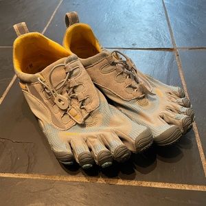 Vibram FiveFingers shoes size 41